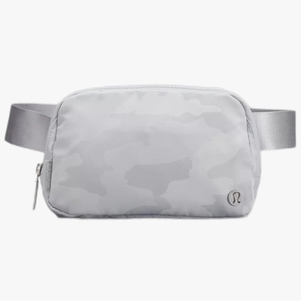 💌 lululemon everywhere belt bag in light blue camo
